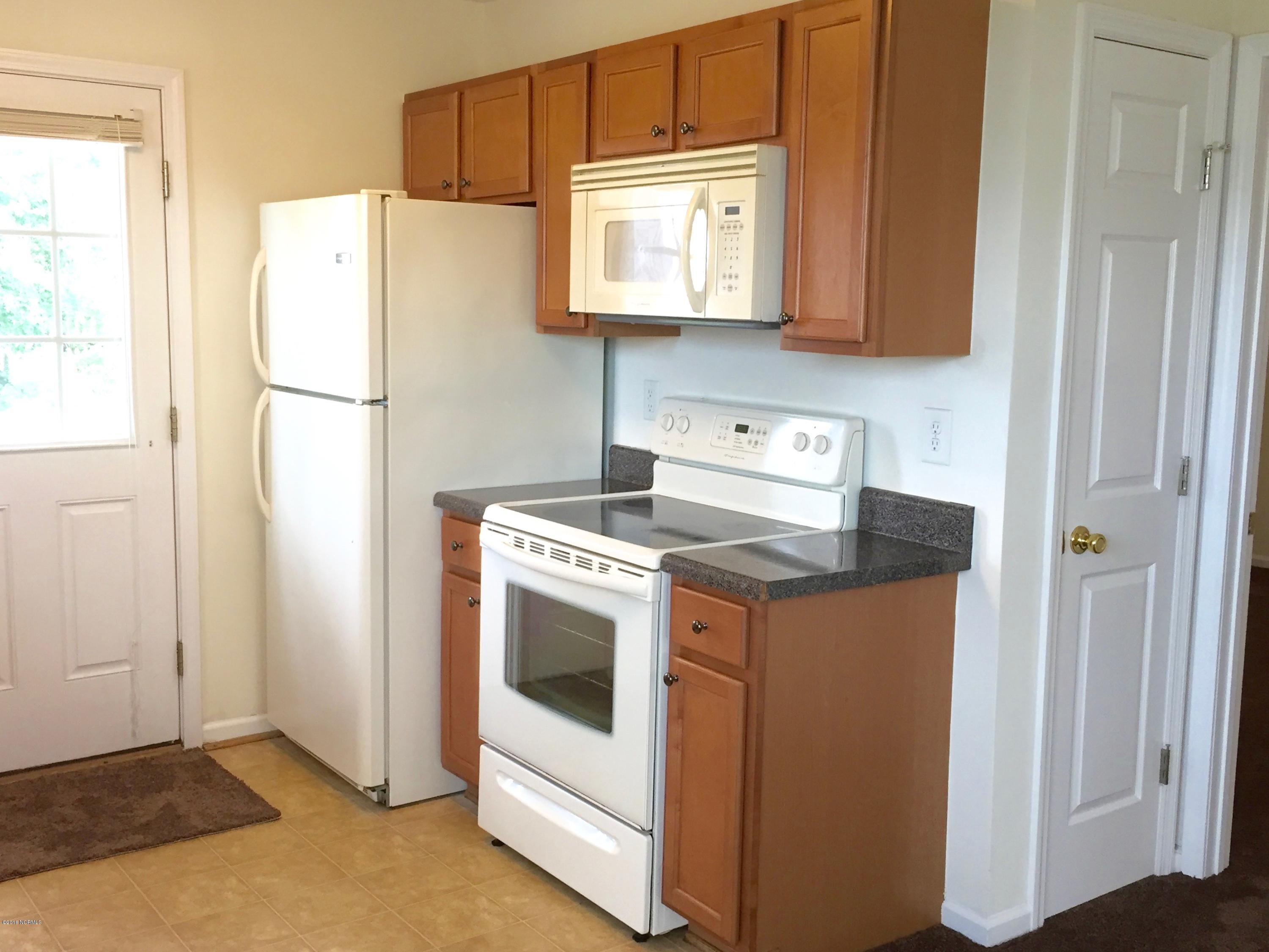 1338 Hunters Road New Bern, NC 28562 - Photo 6 of 24 IMG_4636