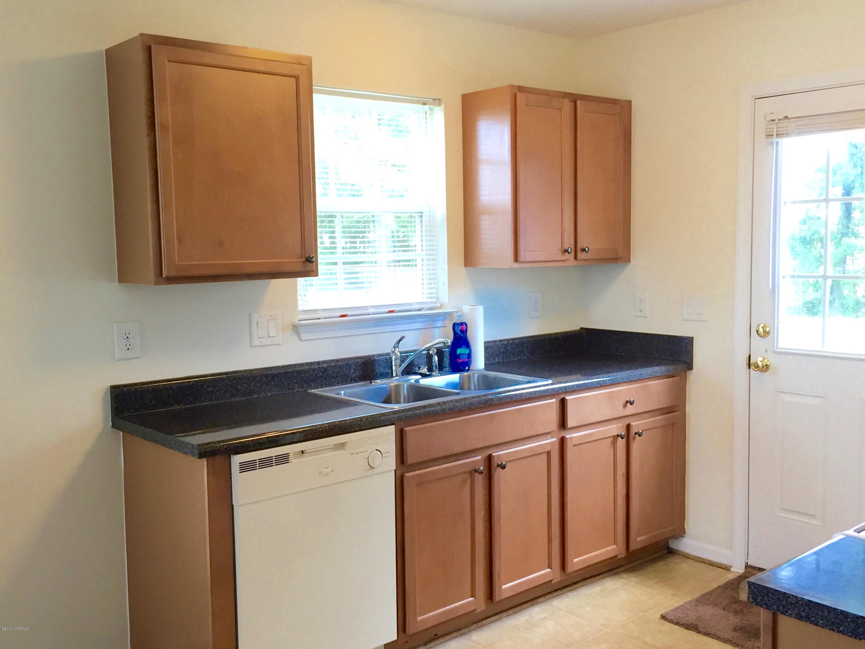 1338 Hunters Road New Bern, NC 28562 - Photo 7 of 24 IMG_4637