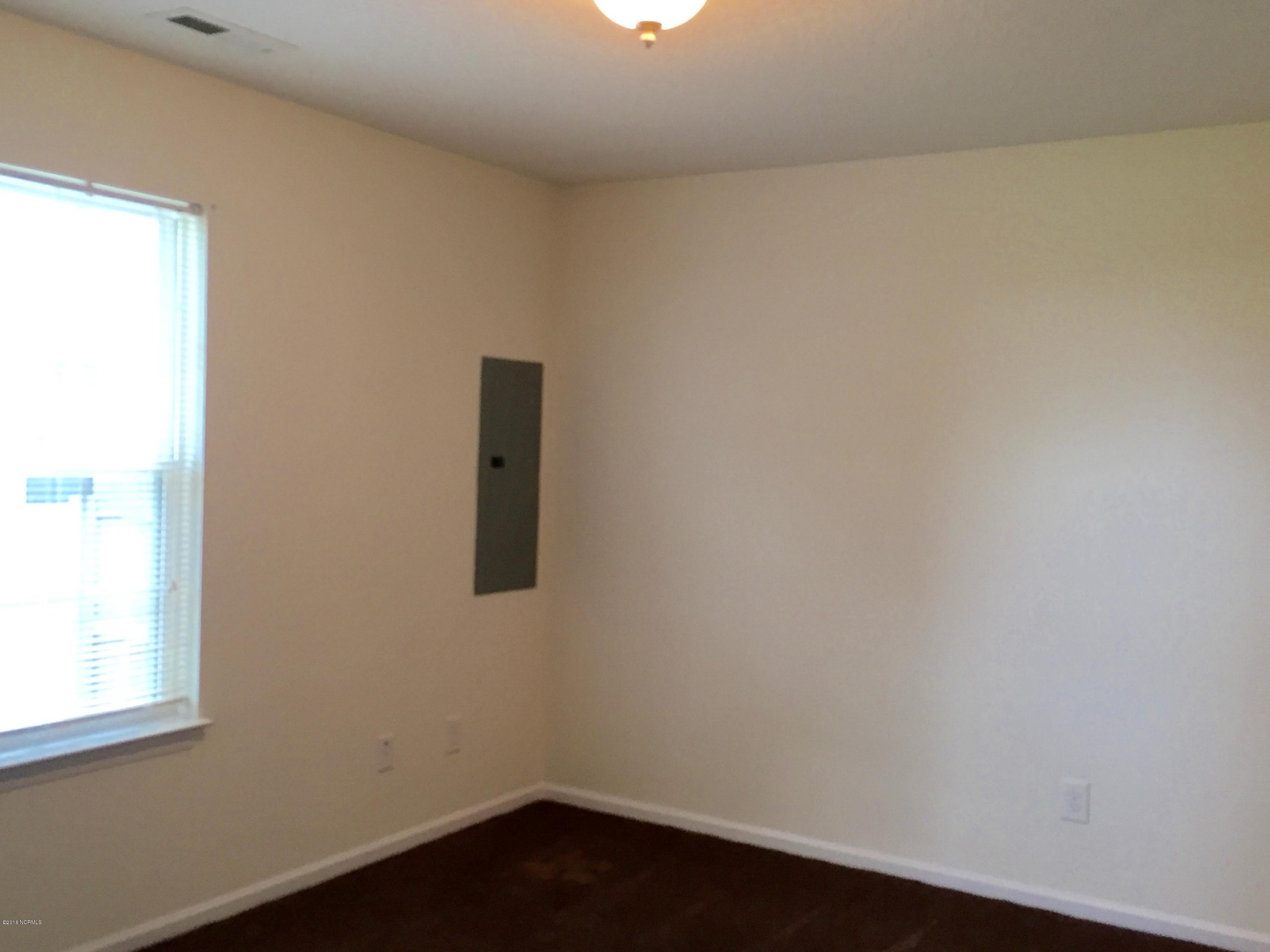 1338 Hunters Road New Bern, NC 28562 - Photo 8 of 24 IMG_4638