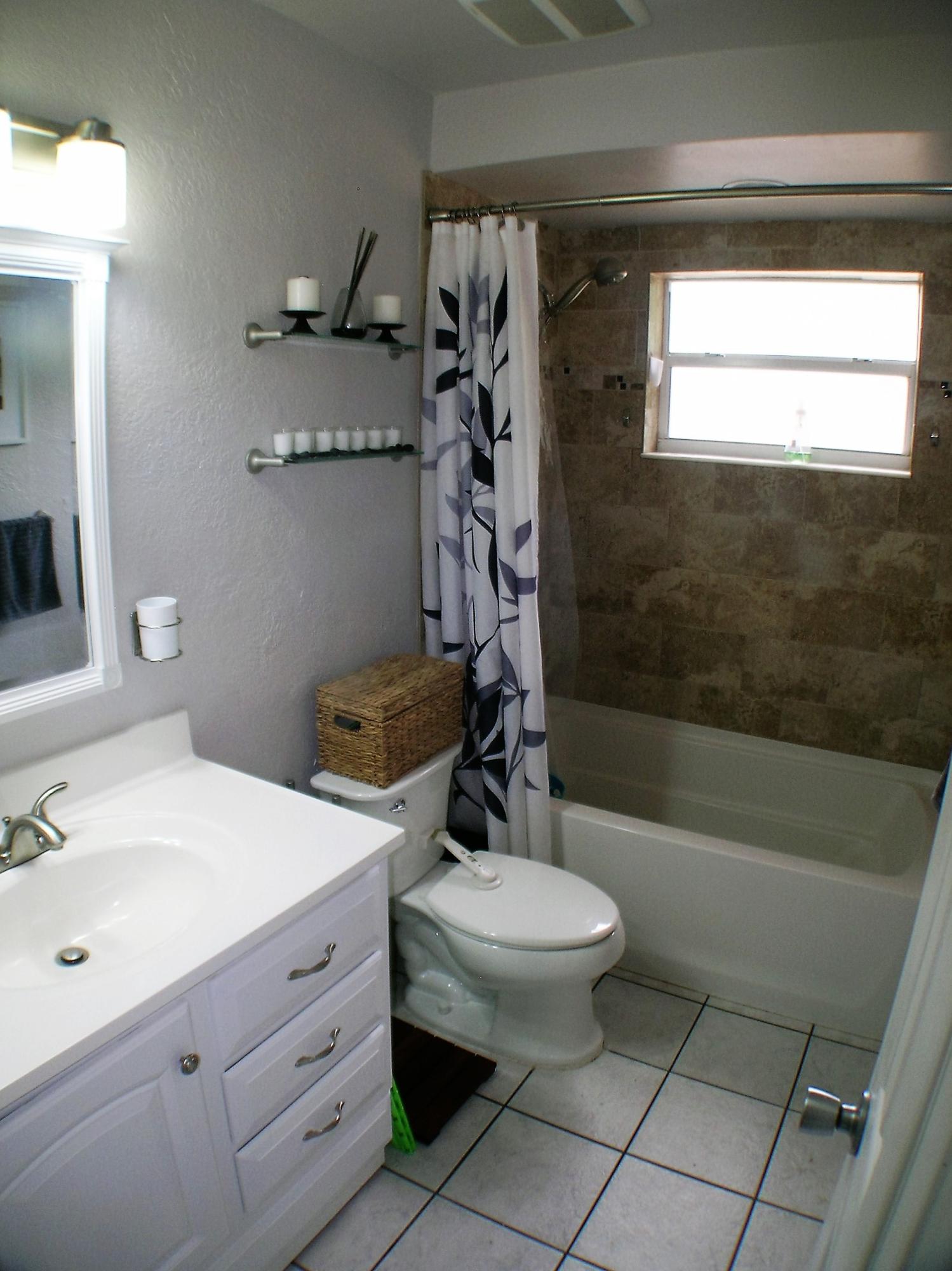4864 Lincoln Road Delray Beach, FL 33445 - Photo 19 of 32 Bath