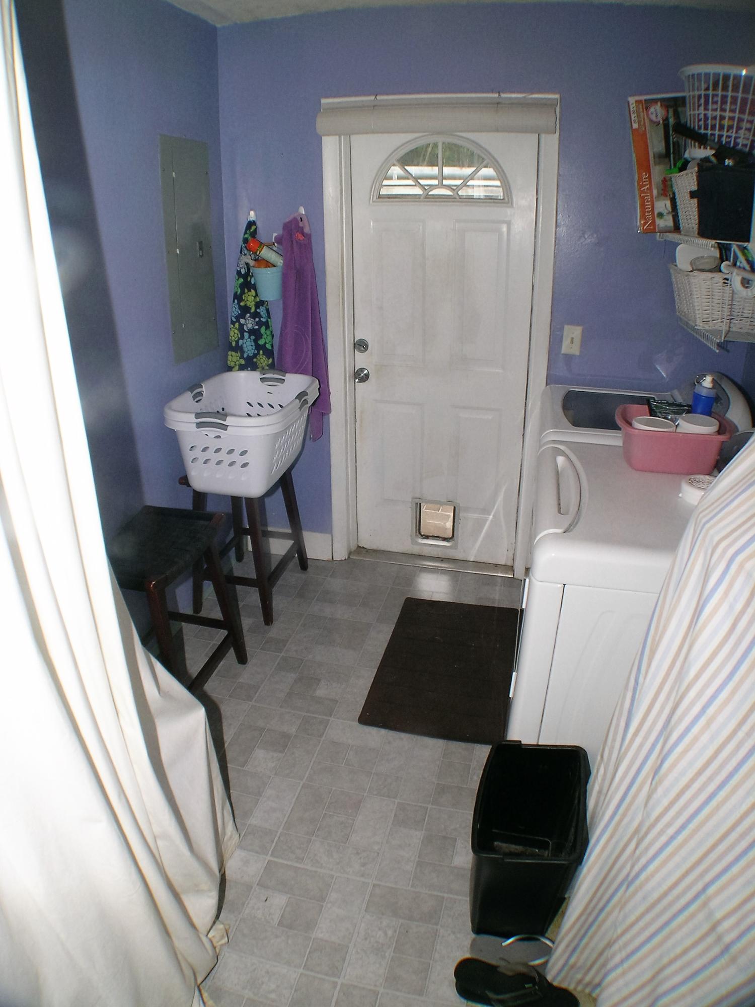 4864 Lincoln Road Delray Beach, FL 33445 - Photo 21 of 32 Laundry Room