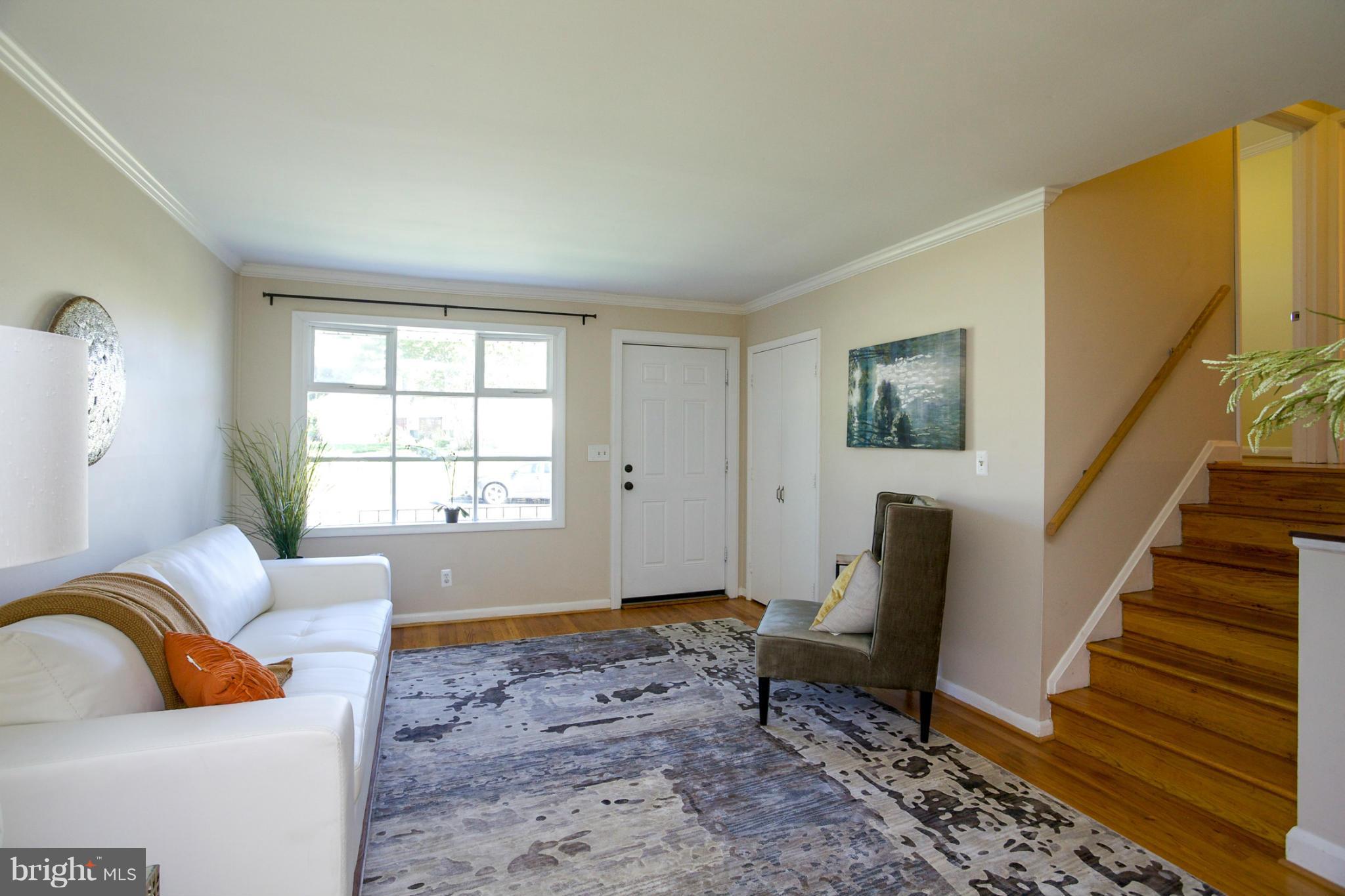 9136 Orbitan Road Baltimore, MD 21234 - Photo 5 of 23 Living Room