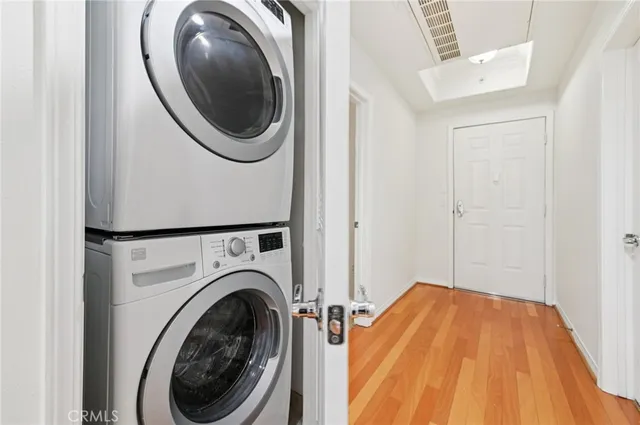 a view of a bedroom with washer and dryer
