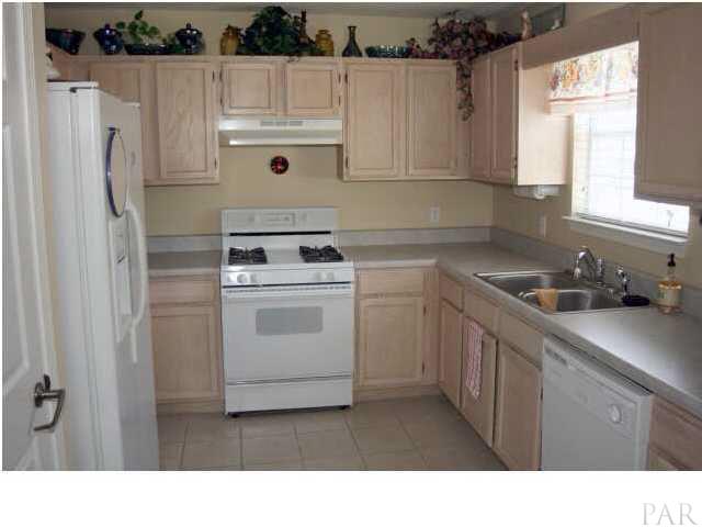 2731 River Run Road Navarre, FL 32566 - Photo 4 of 8 Bright kitchen with custom cabinets and ceramic floor