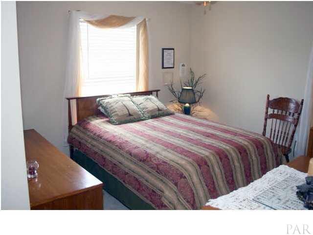 2731 River Run Road Navarre, FL 32566 - Photo 6 of 8 Guest bedroom