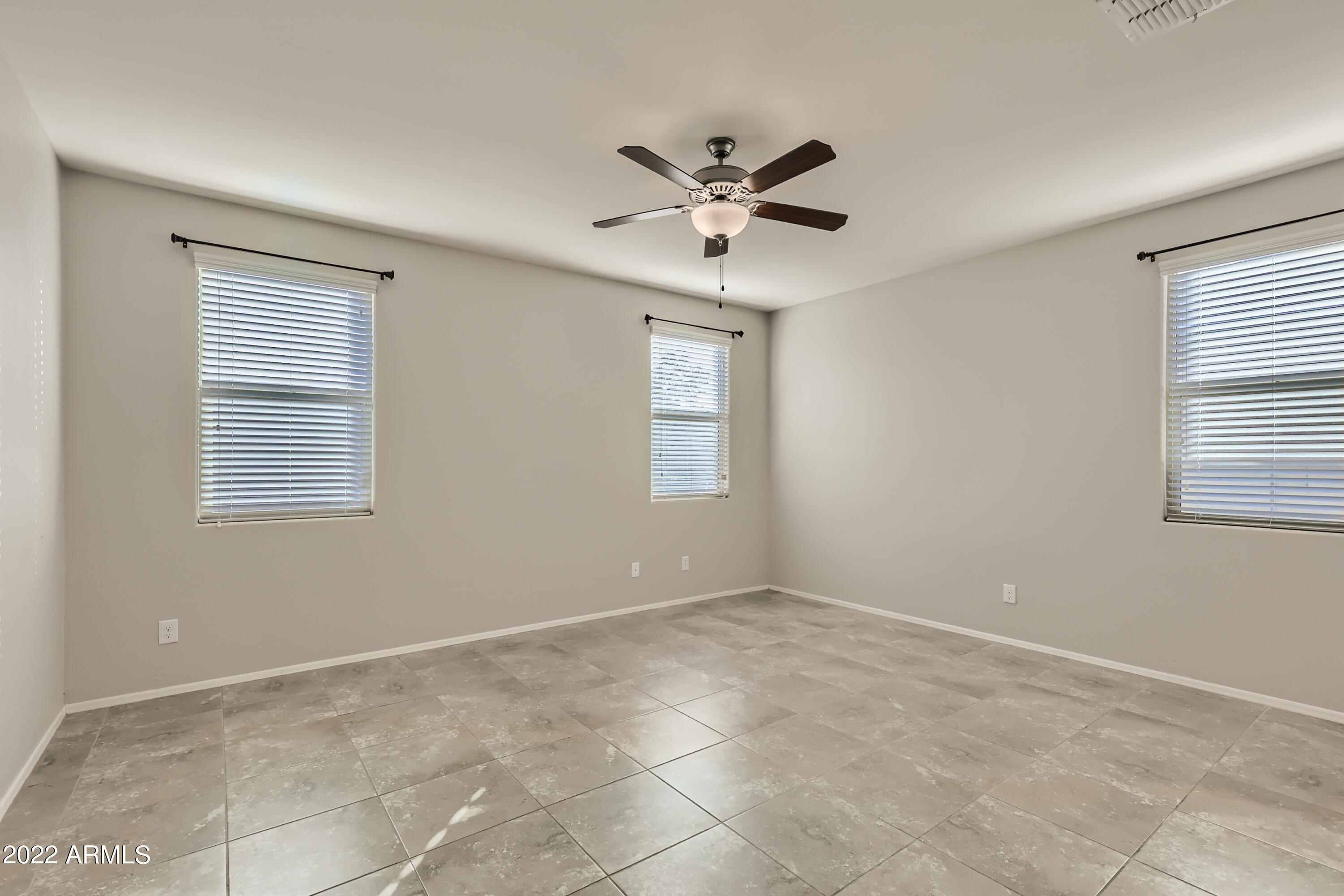 2413 East Beverly Road Phoenix, AZ 85042 - Photo 17 of 33 Gallery Image 17