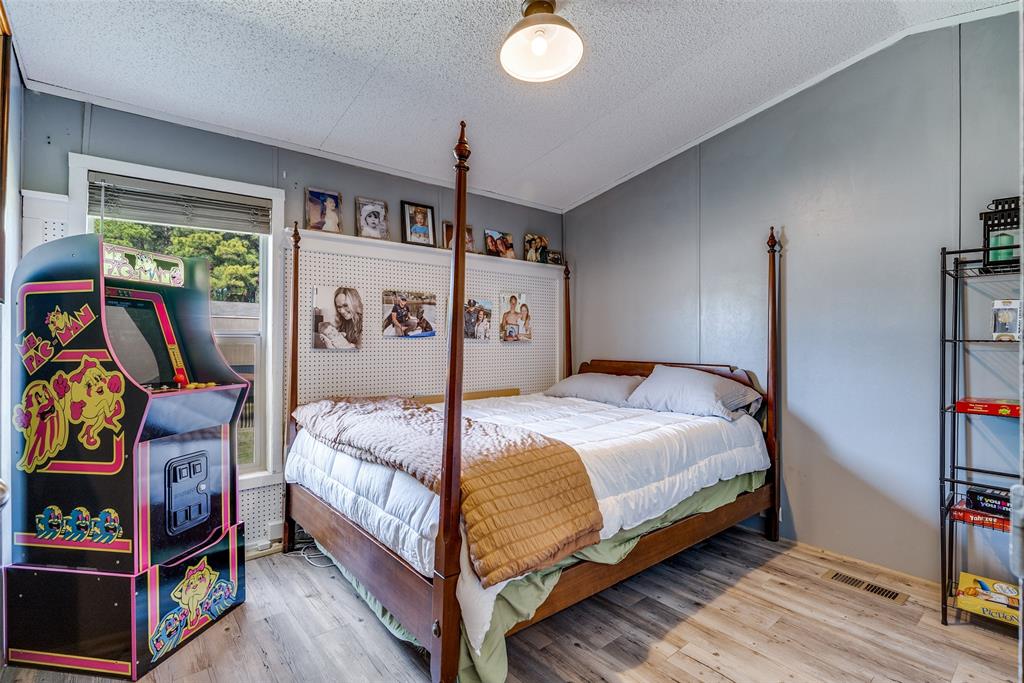 212 Farmhouse Road Springtown, TX 76082 - Photo 8 of 12
