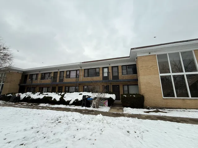 $1,500 | 44 North King Arthur Court, Unit 12, Northlake, IL 60164