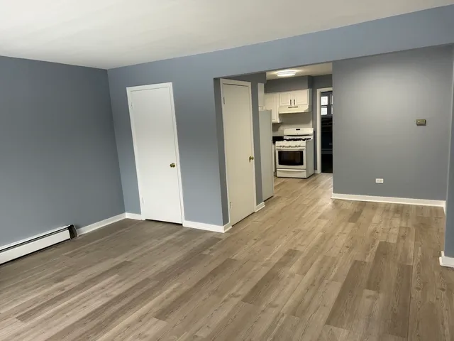 $1,500 | 44 North King Arthur Court, Unit 12, Melrose Park, IL 60164