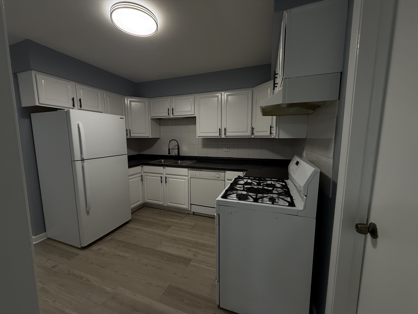 44 North King Arthur Court, Unit 12 Melrose Park, IL 60164 - Photo 4 of 7