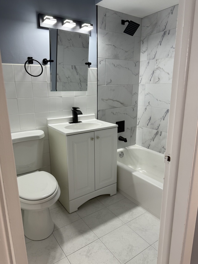 44 North King Arthur Court, Unit 12 Melrose Park, IL 60164 - Photo 5 of 7