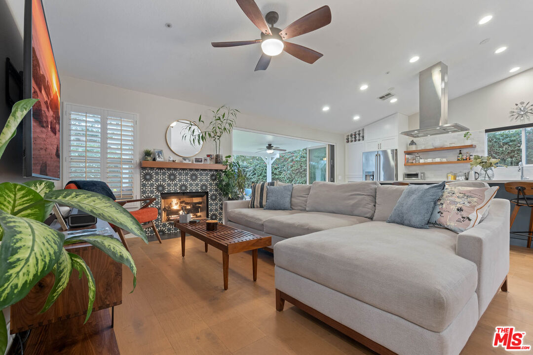 1220 Dincara Road Burbank, CA 91506 - Photo 13 of 33