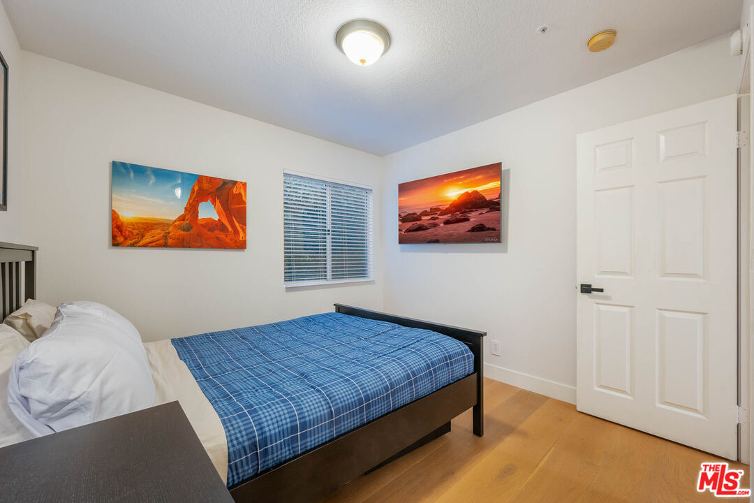 1220 Dincara Road Burbank, CA 91506 - Photo 19 of 33