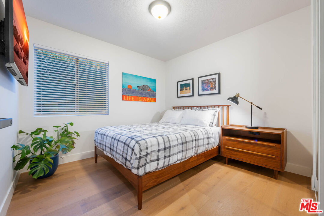 1220 Dincara Road Burbank, CA 91506 - Photo 20 of 33