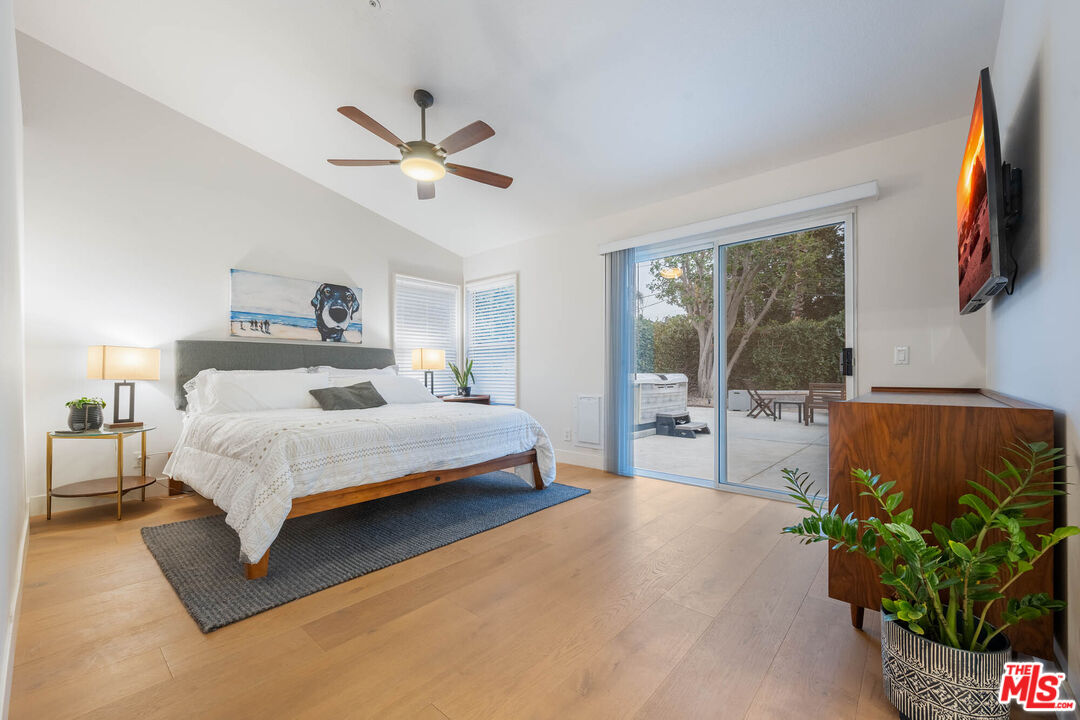 1220 Dincara Road Burbank, CA 91506 - Photo 22 of 33