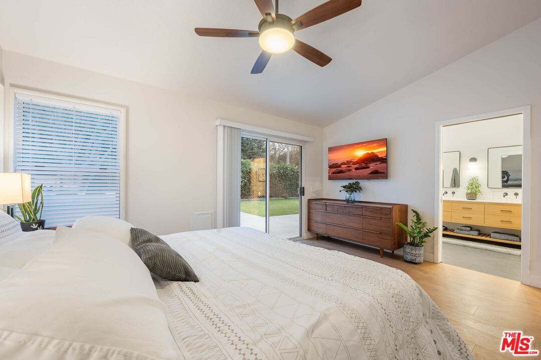 1220 Dincara Road Burbank, CA 91506 - Photo 23 of 33