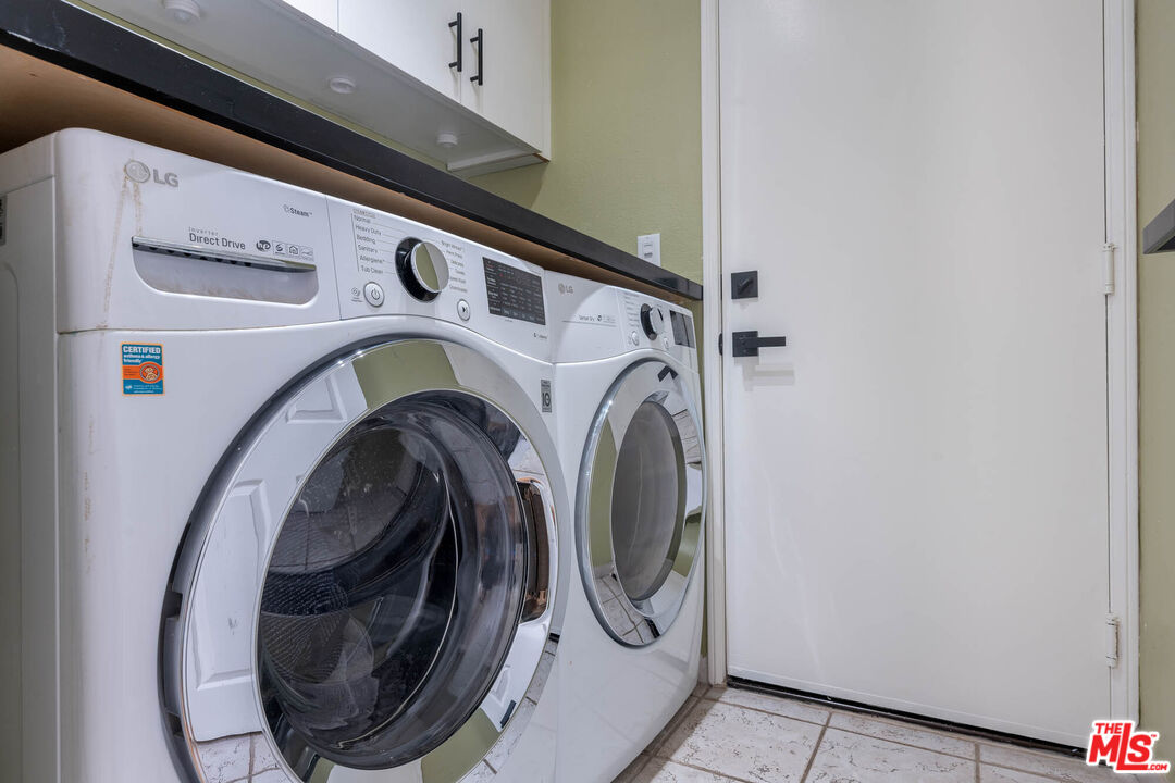 1220 Dincara Road Burbank, CA 91506 - Photo 27 of 33