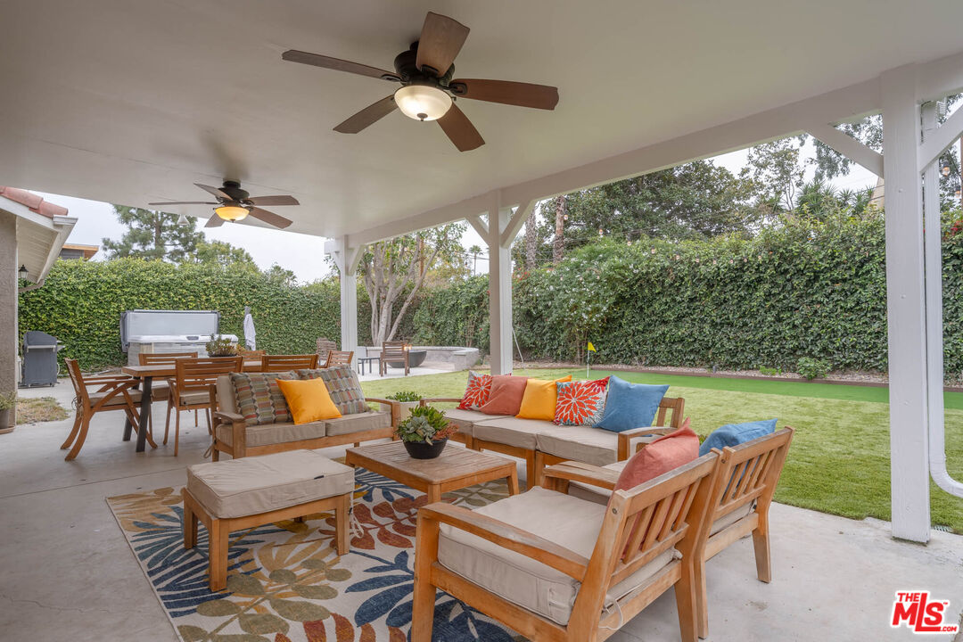 1220 Dincara Road Burbank, CA 91506 - Photo 29 of 33