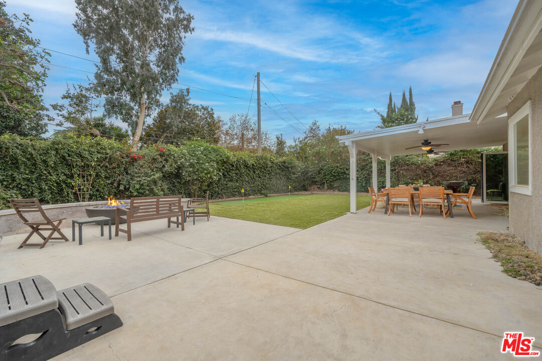 1220 Dincara Road Burbank, CA 91506 - Photo 31 of 33