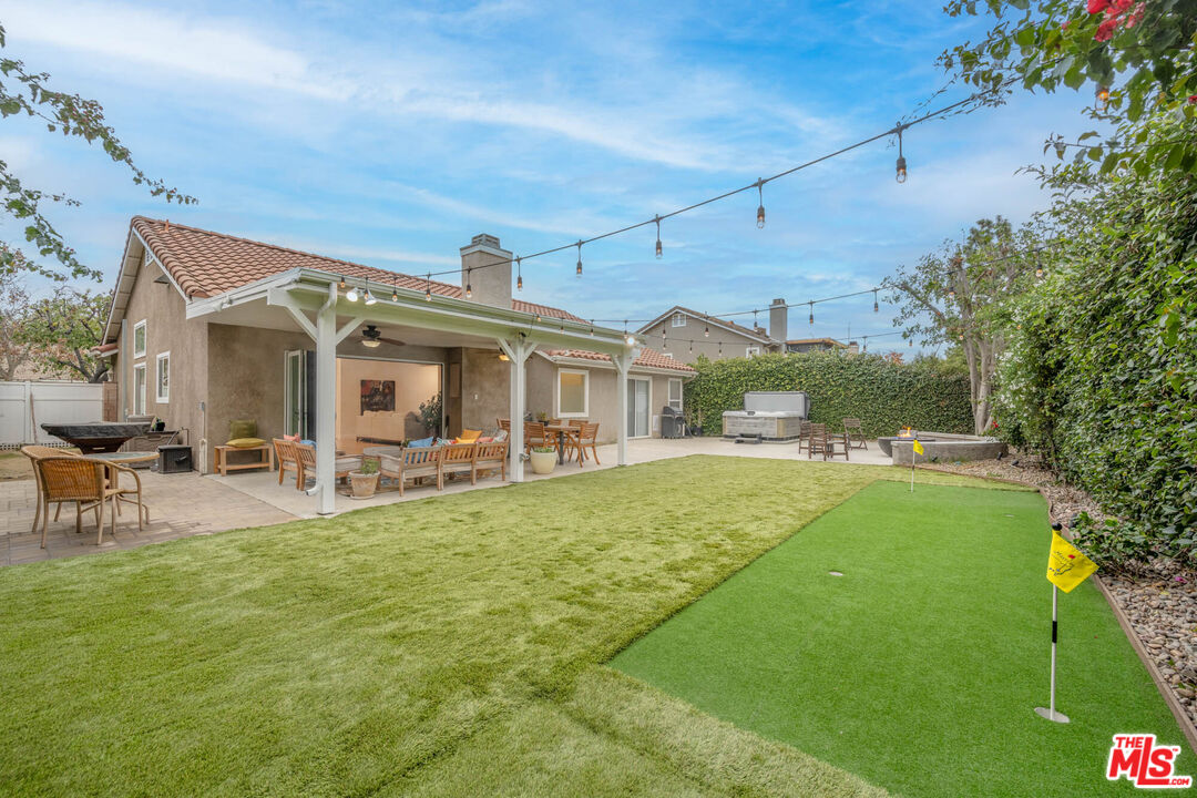 1220 Dincara Road Burbank, CA 91506 - Photo 32 of 33