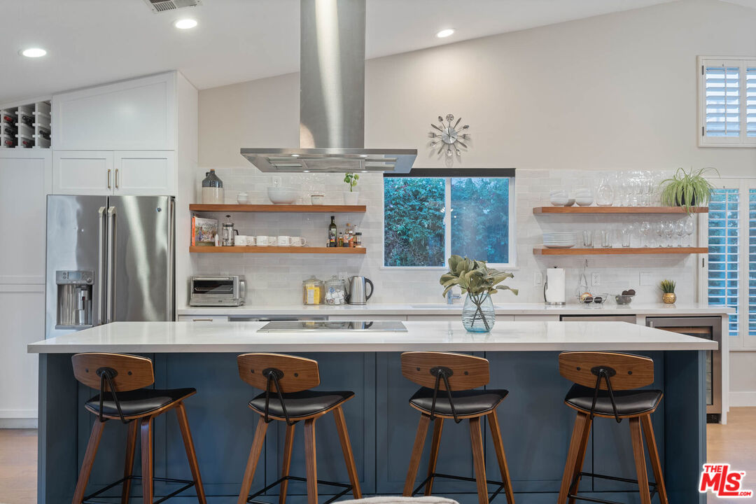 1220 Dincara Road Burbank, CA 91506 - Photo 8 of 33
