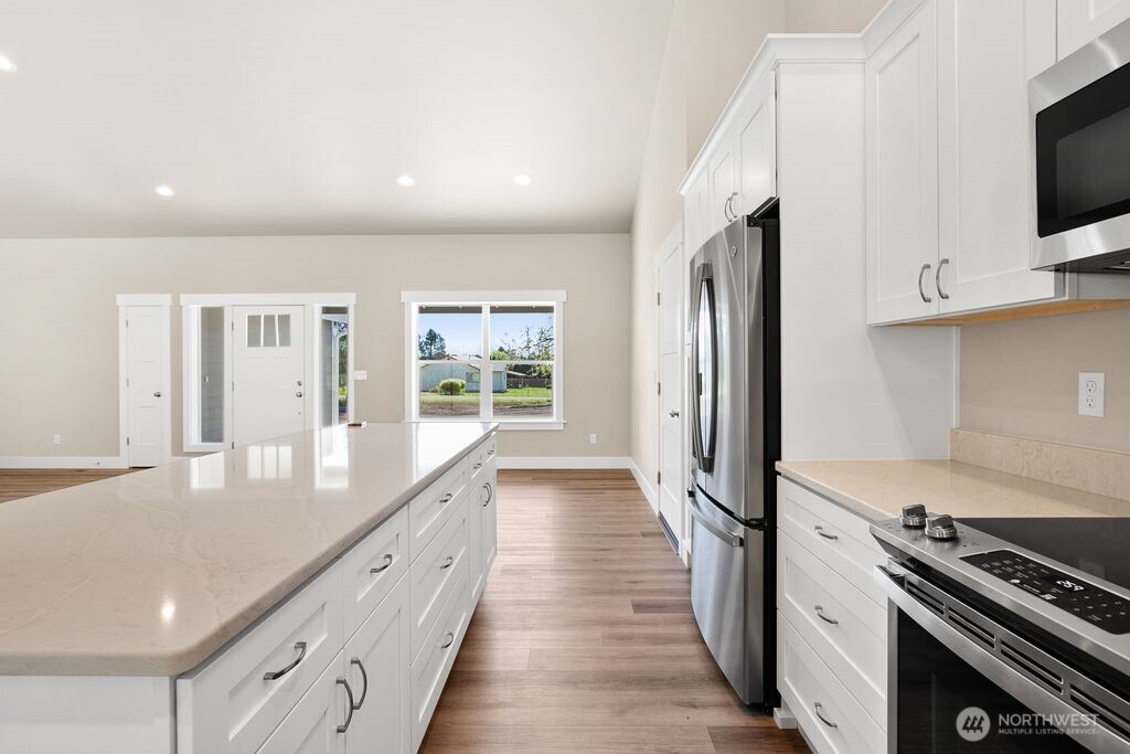 19106 Nutmeg Street Southwest Rochester, WA 98579 - Photo 4 of 16