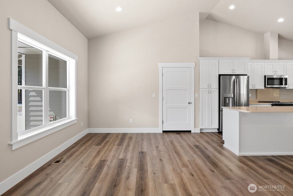 19106 Nutmeg Street Southwest Rochester, WA 98579 - Photo 5 of 16