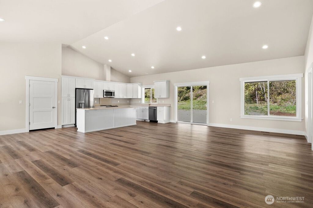 19106 Nutmeg Street Southwest Rochester, WA 98579 - Photo 6 of 16