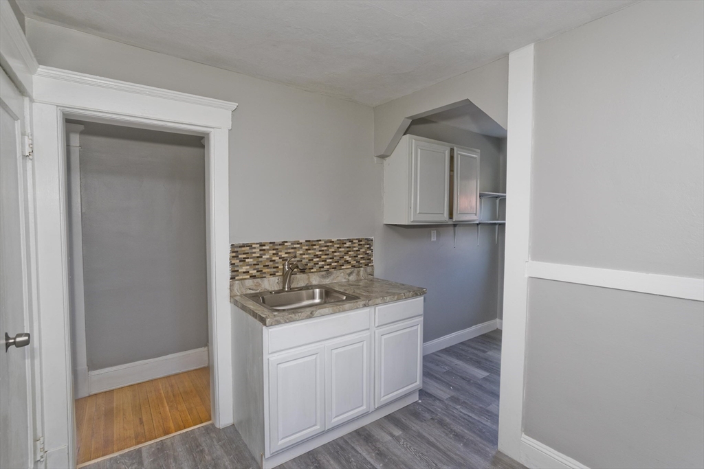 424 Carew Street Springfield, MA 01104 - Photo 7 of 10