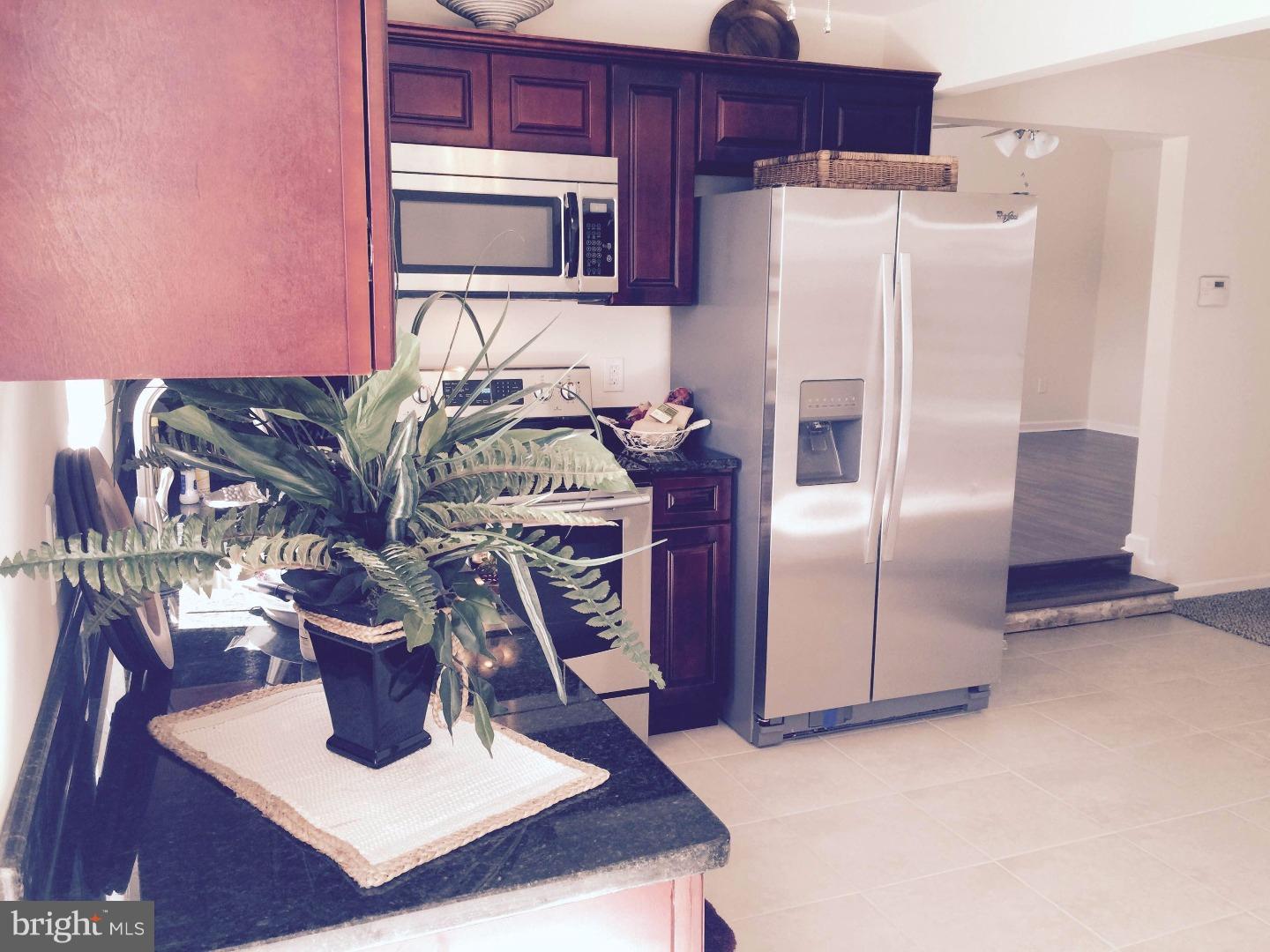 22 Ravine Lane Levittown, PA 19055 - Photo 7 of 23 Kitchen