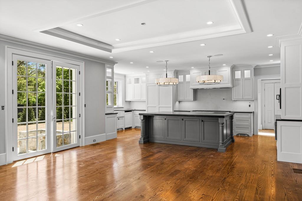 10 Albion Road Wellesley, MA 02481 - Photo 5 of 14