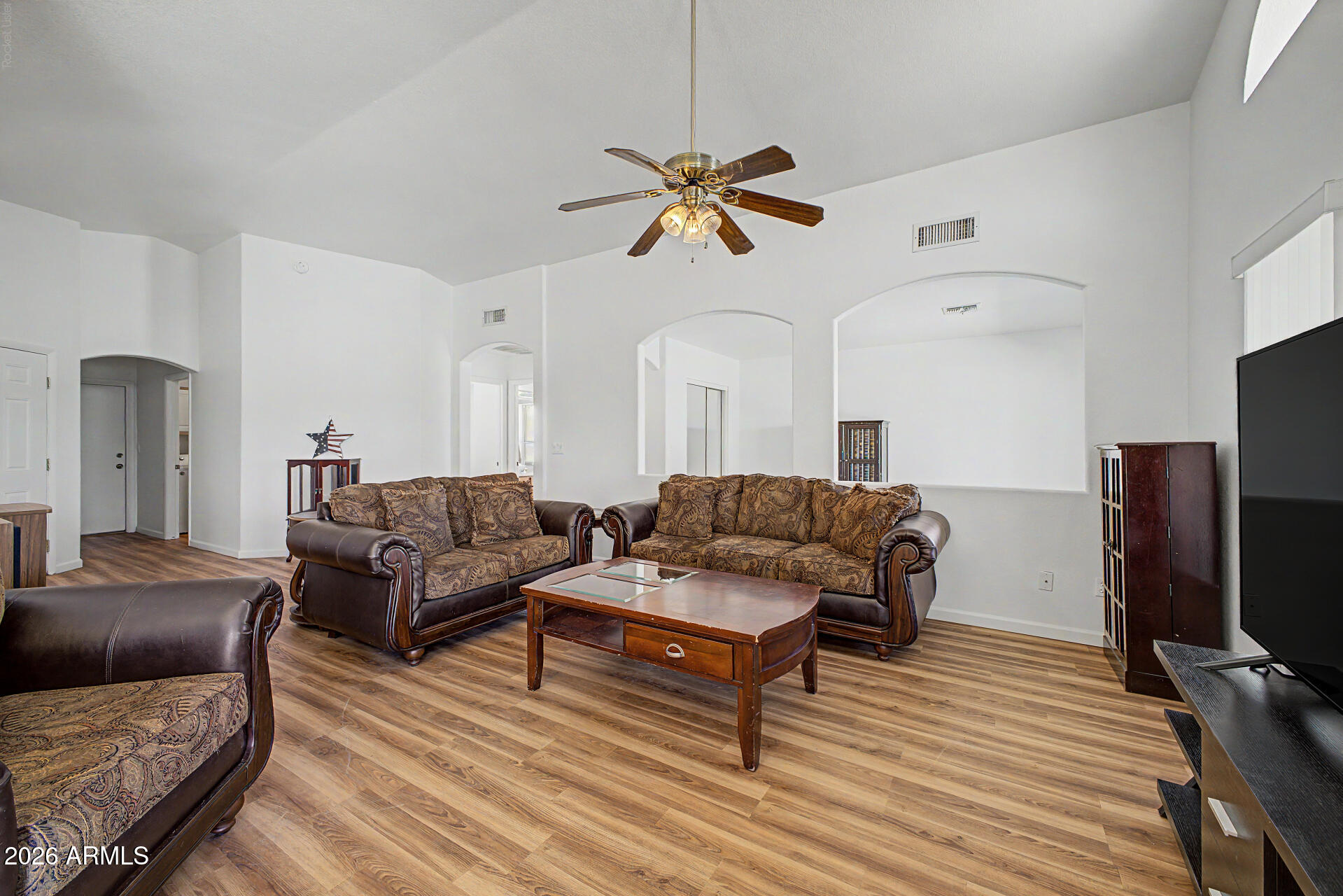 10943 West Ruth Avenue Peoria, AZ 85345 - Photo 7 of 30 09 - Ruth