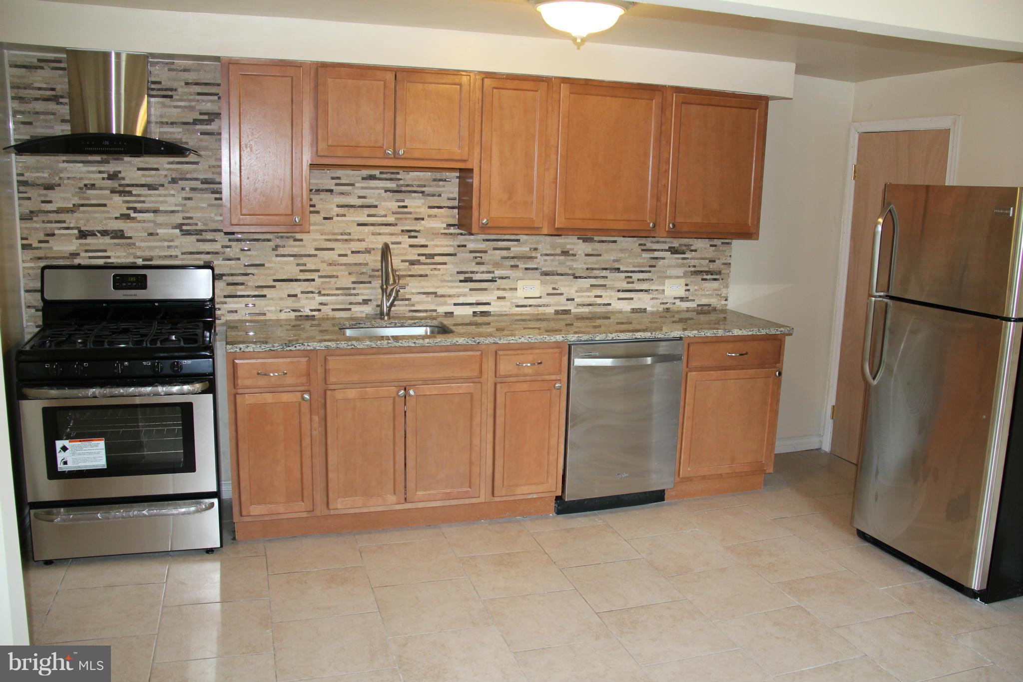 3662 Greenvale Road Baltimore, MD 21229 - Photo 4 of 20 Kitchen