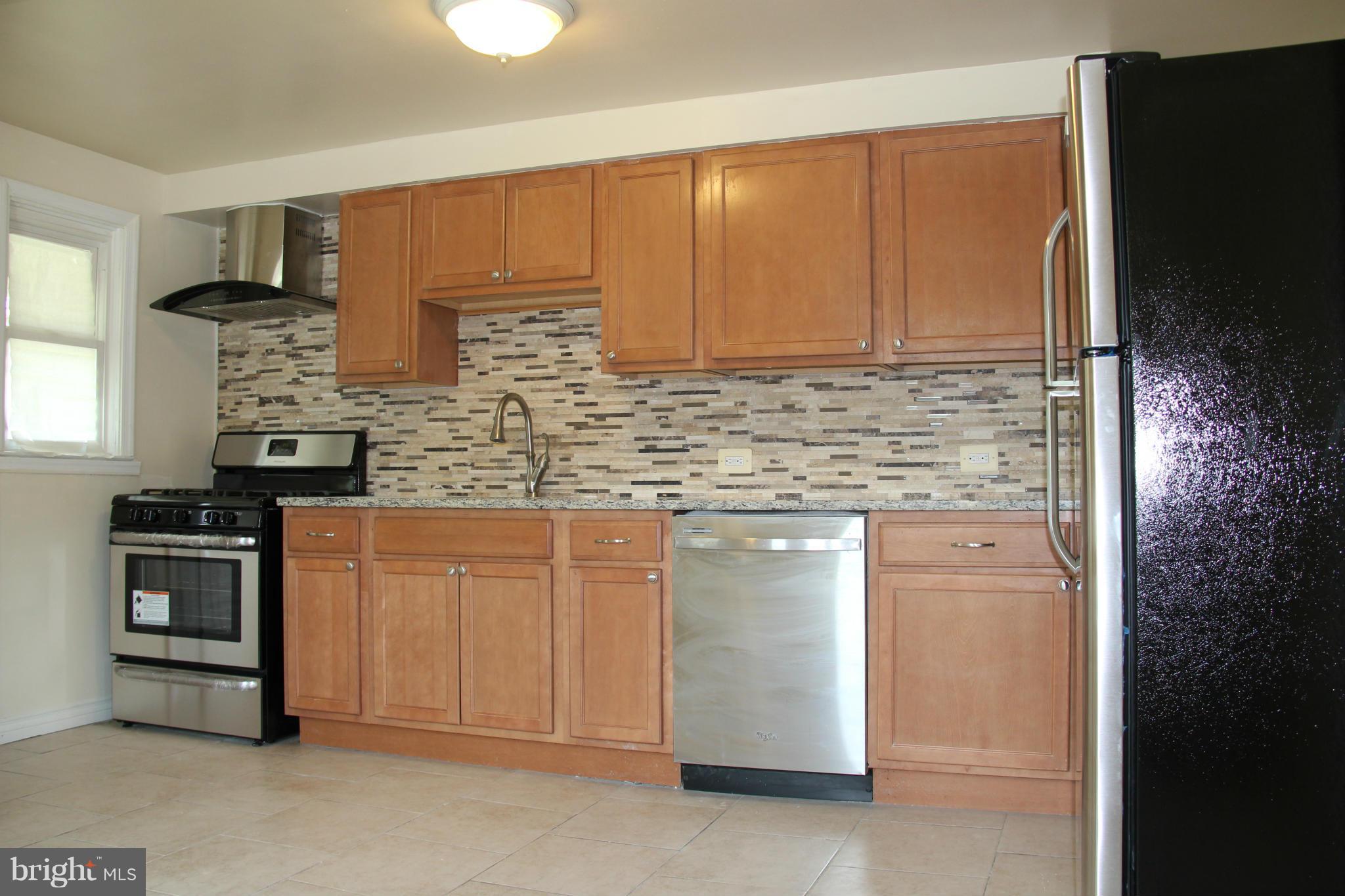 3662 Greenvale Road Baltimore, MD 21229 - Photo 5 of 20 Kitchen