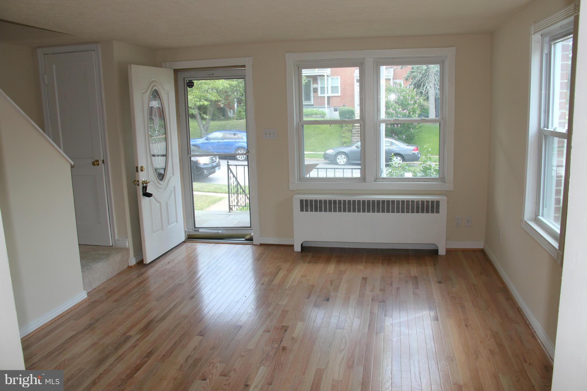 3662 Greenvale Road Baltimore, MD 21229 - Photo 7 of 20 Living Room