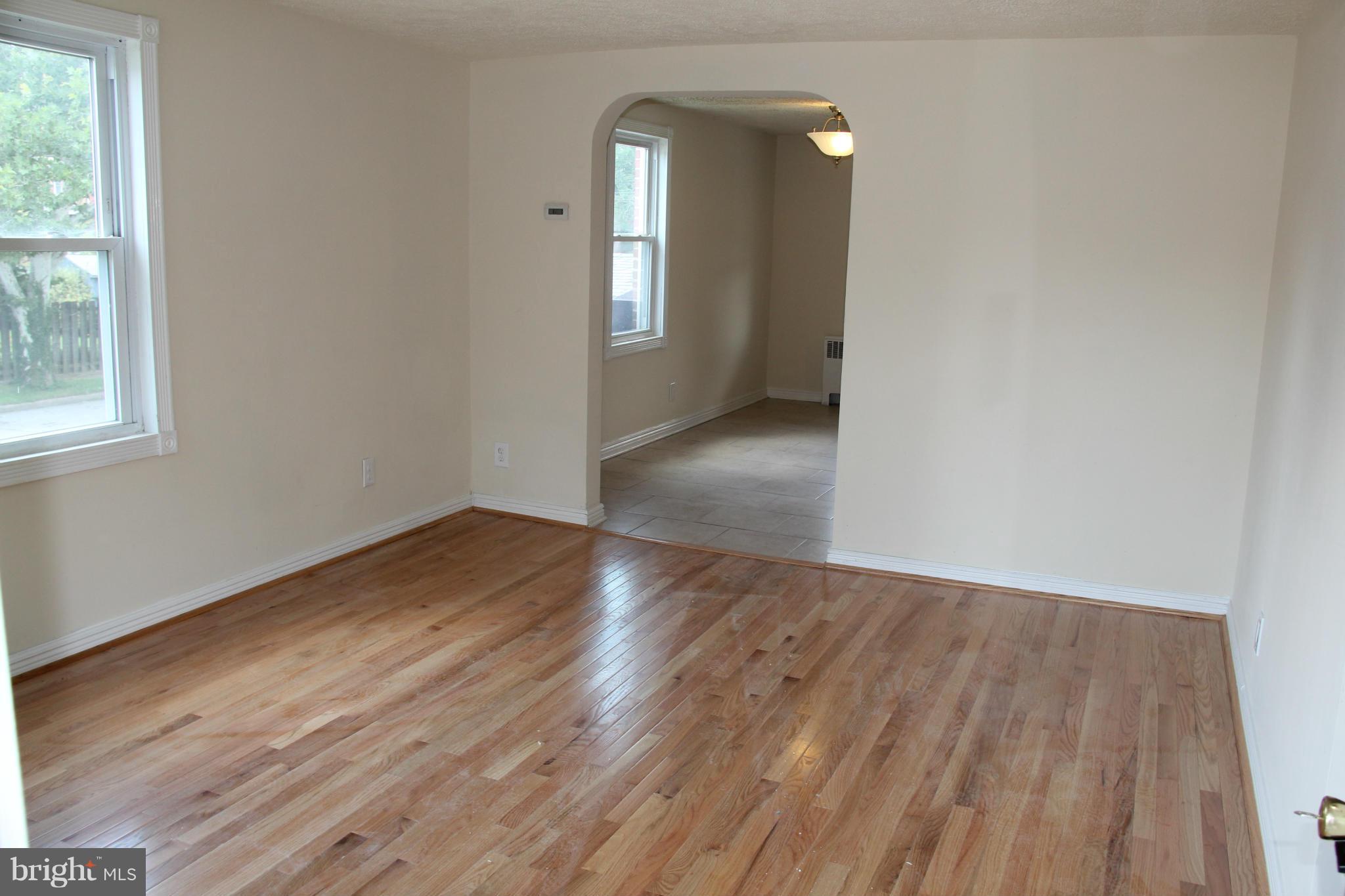 3662 Greenvale Road Baltimore, MD 21229 - Photo 8 of 20 Living Room