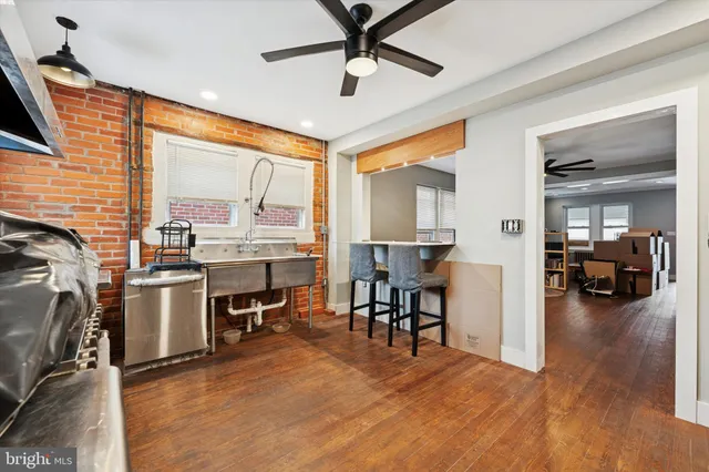 a view of a workspace with furniture and a livingroom