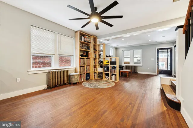 a view of a livingroom with furniture and a ceiling fan