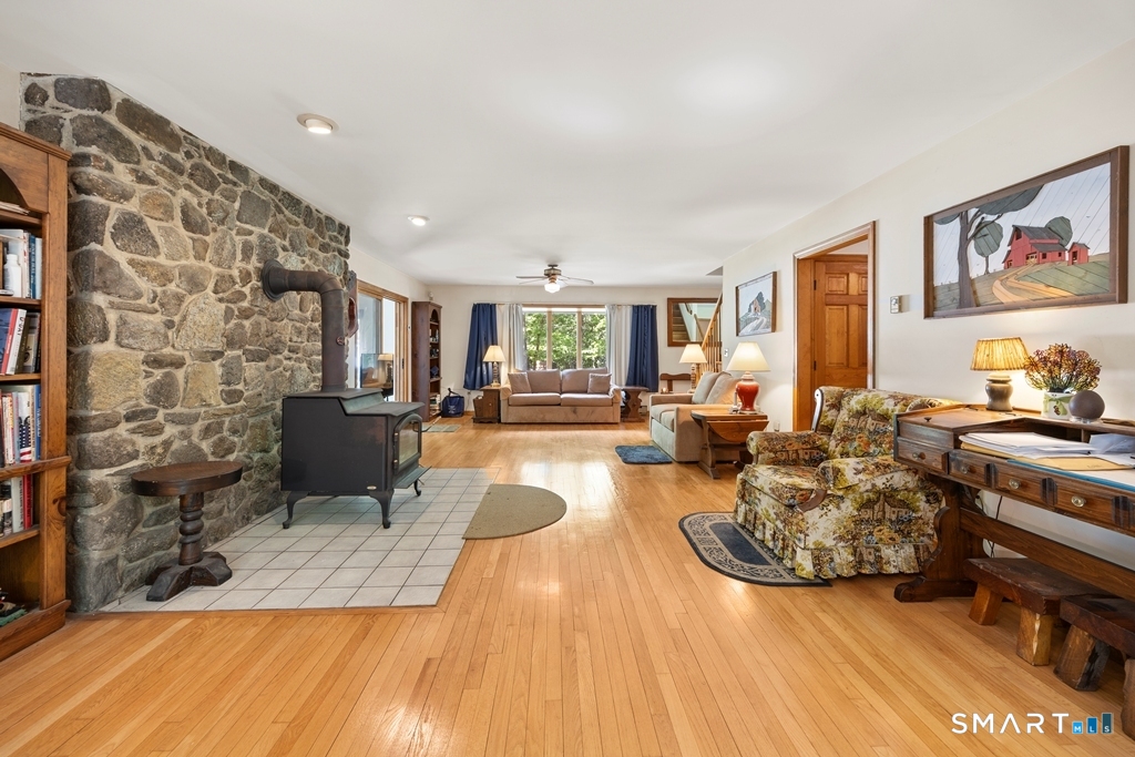 930 Spindle Hill Road Wolcott, CT 06716 - Photo 10 of 40 Living room