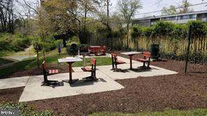 9200 Edwards Way, Unit 218 Adelphi, MD 20783 - Photo 20 of 20 Picnic Area w/Griil