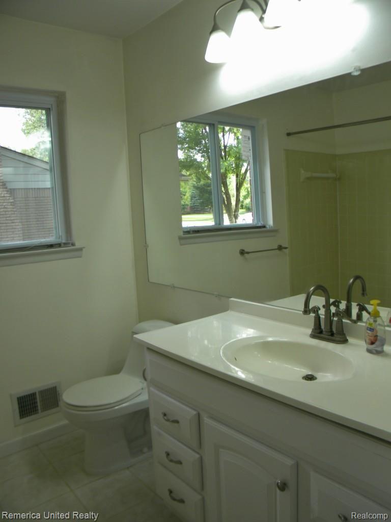 23486 Meadowbrook Road Novi, MI 48375 - Photo 26 of 31 DSCN7217.jpg