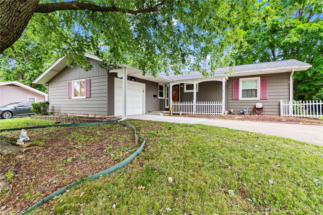 317 East Holiday Drive Decatur, IL 62526 - Photo 1 of 36