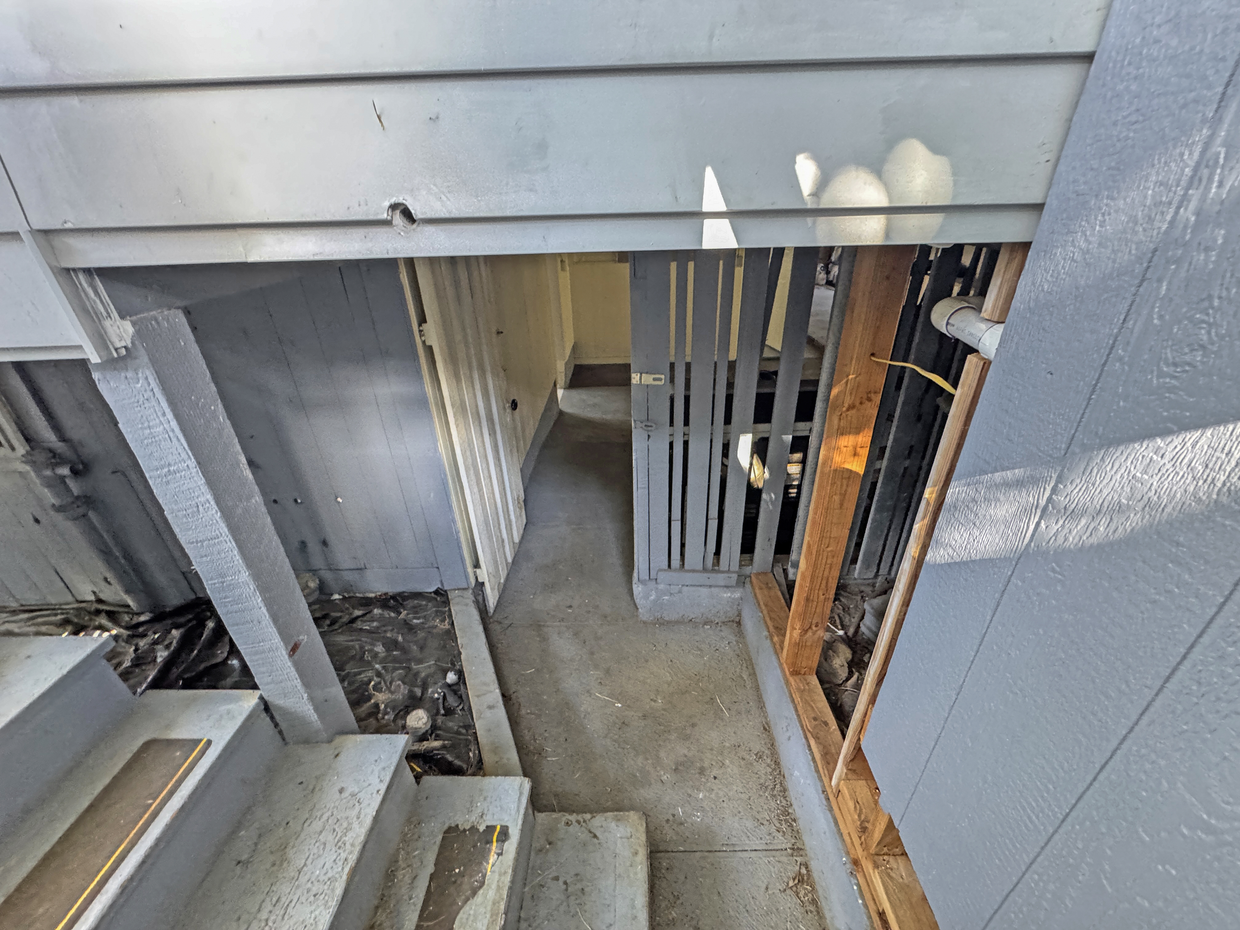 136 Mauna Loa Street Hilo, HI 96720 - Photo 19 of 23 a close view of closet