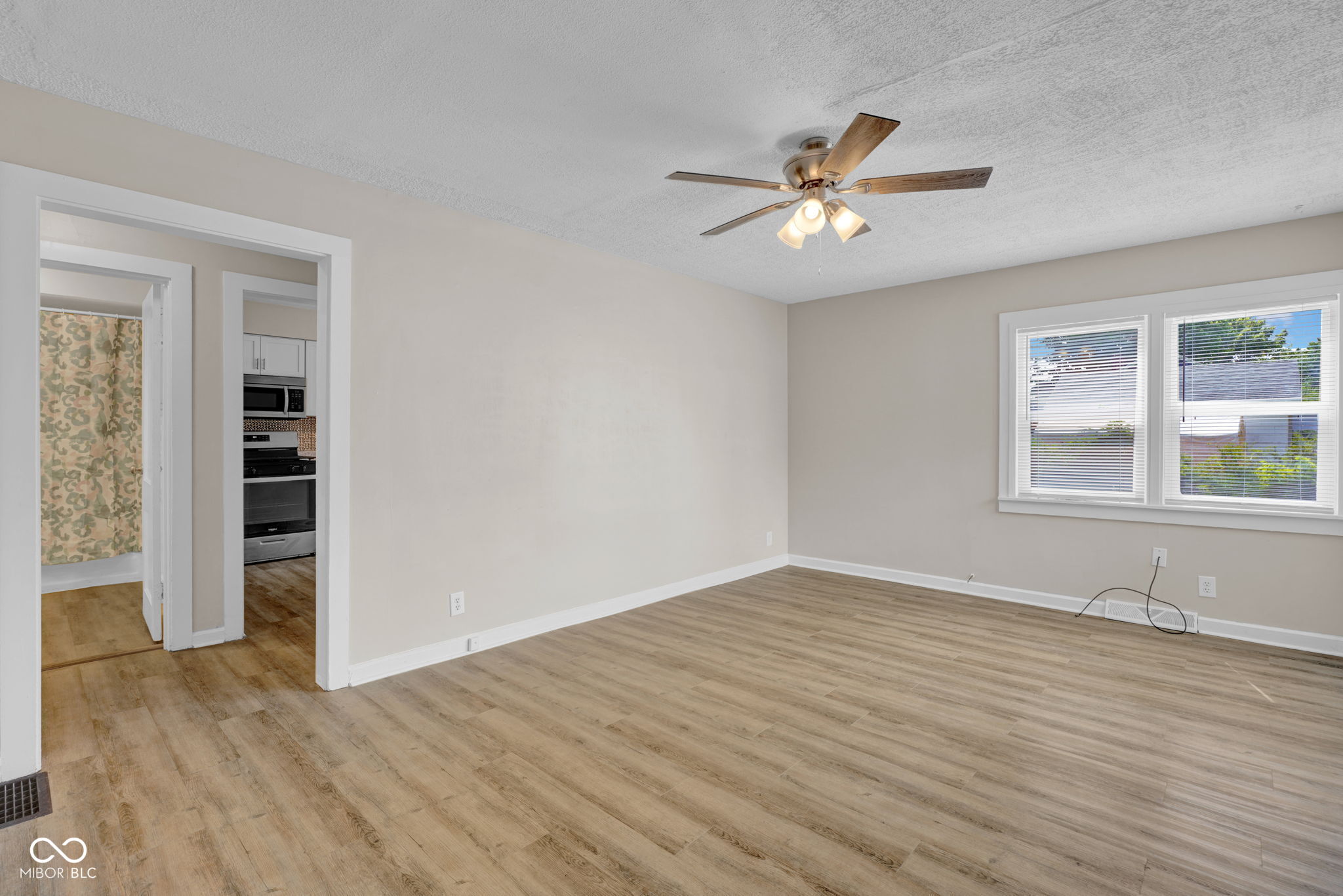 3127 13th Street Columbus, IN 47201 - Photo 5 of 30