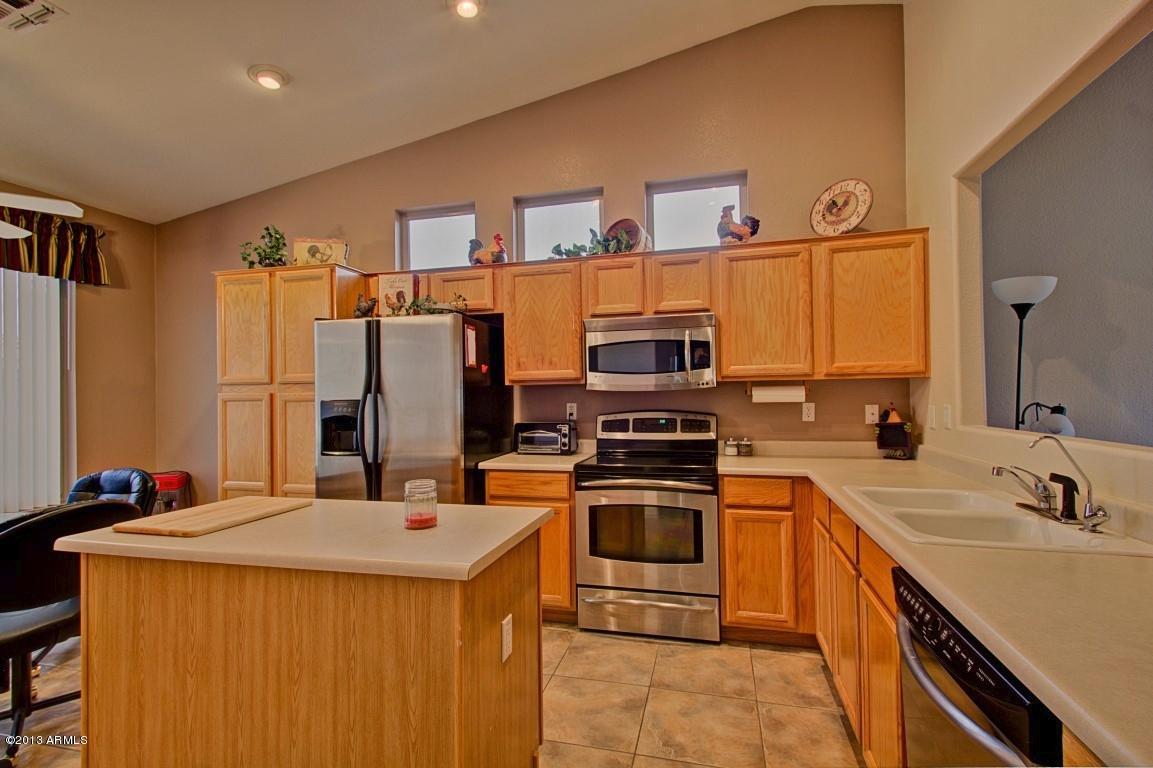 4366 East Walnut Road Gilbert, AZ 85298 - Photo 2 of 24 kitchen