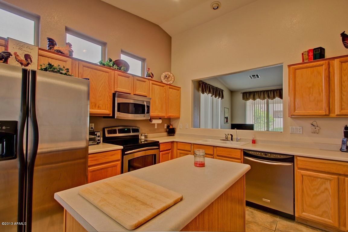 4366 East Walnut Road Gilbert, AZ 85298 - Photo 3 of 24 kitchen to DR