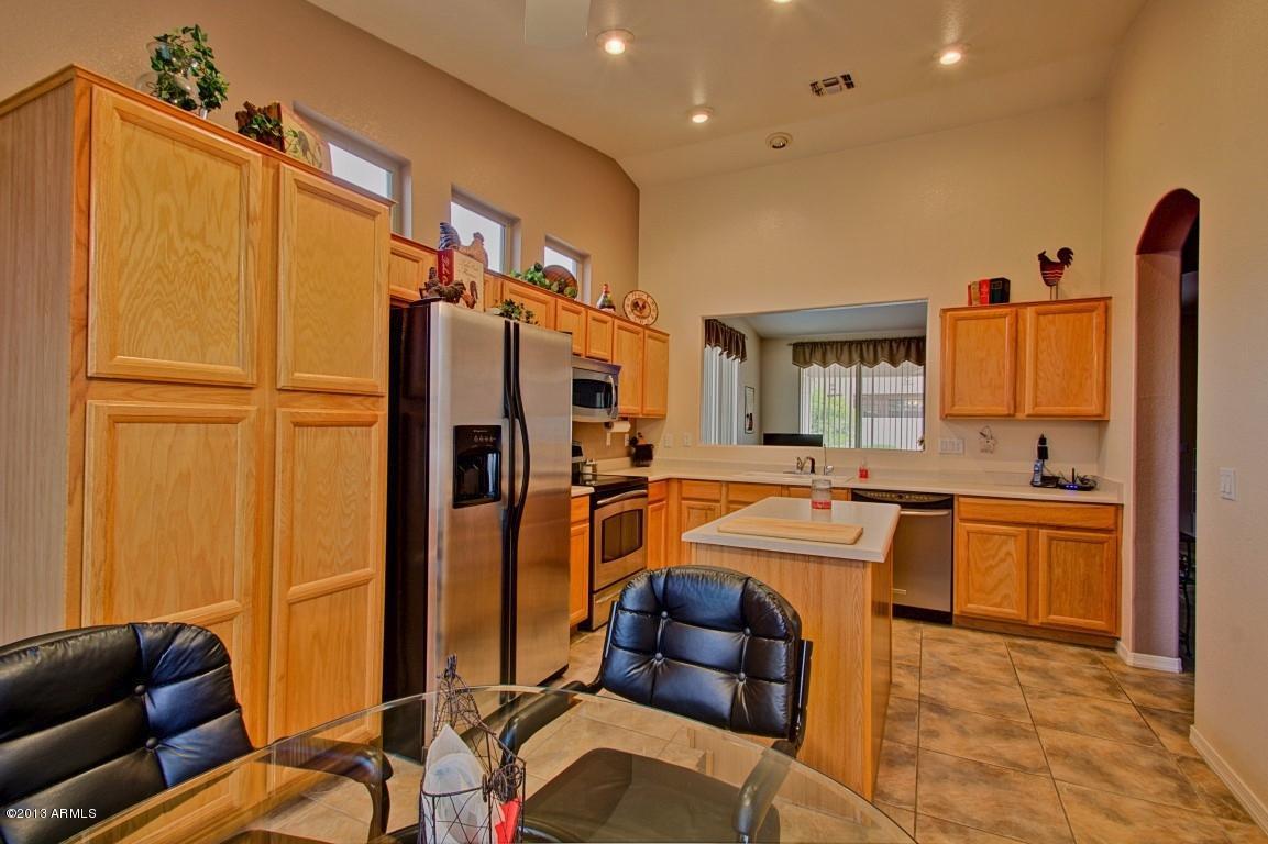 4366 East Walnut Road Gilbert, AZ 85298 - Photo 10 of 24 kitchen and tile