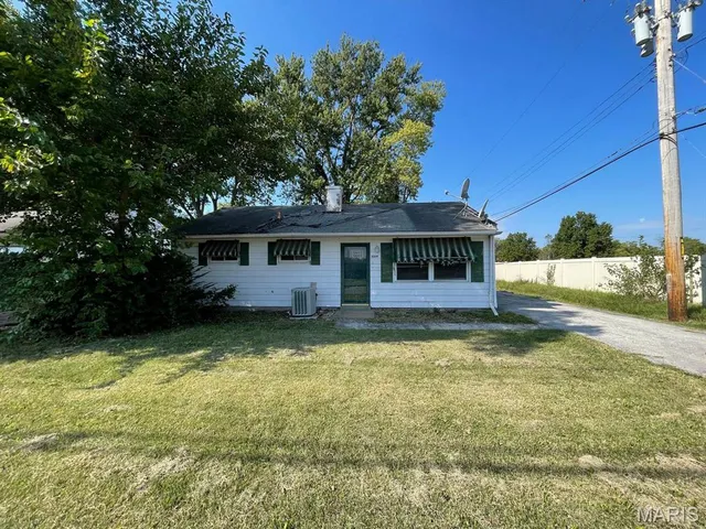 $34,900 | 1009 Royal Heights Road, Belleville, IL 62226