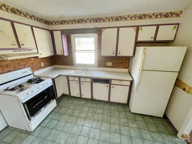 $34,900 | 1009 Royal Heights Road, Belleville, IL 62226