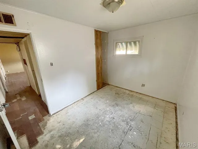 $34,900 | 1009 Royal Heights Road, Belleville, IL 62226